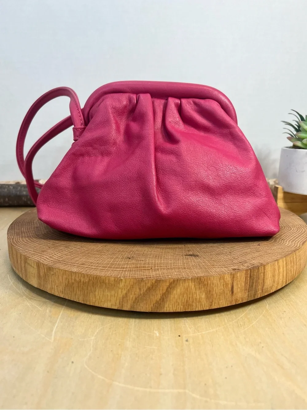 HOBO Adalyn Hot Pink Leather Kisslock Small Frame Crossbody Bag EUC